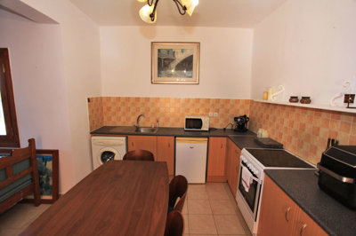 34apartmentkitchen-1792761598