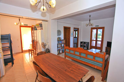 32apartmentlivingarea-1792761510