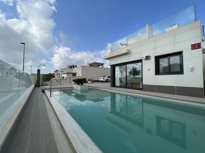 Image No.1-5 Bed Villa for sale