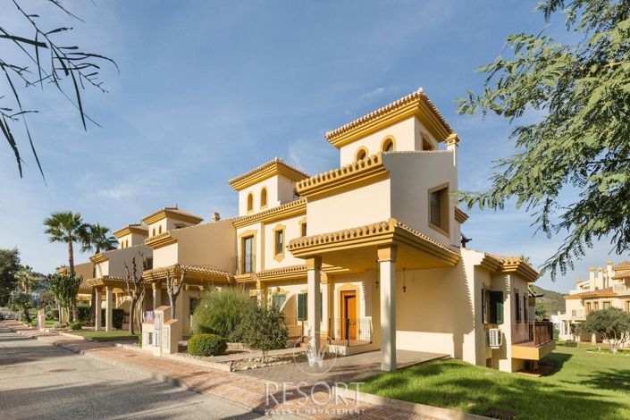 Image No.1-4 Bed Property for sale