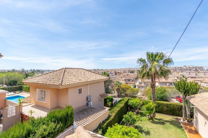 Image No.1-3 Bed Villa for sale