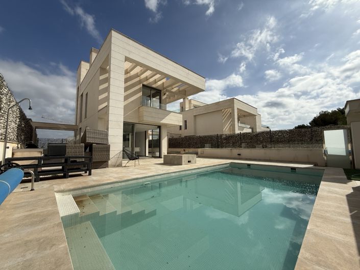 Image No.1-5 Bed Villa for sale