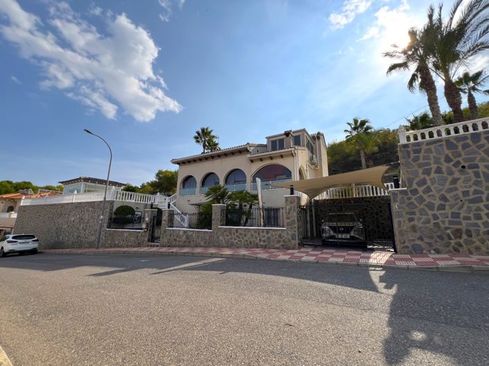 Image No.1-4 Bed Villa for sale