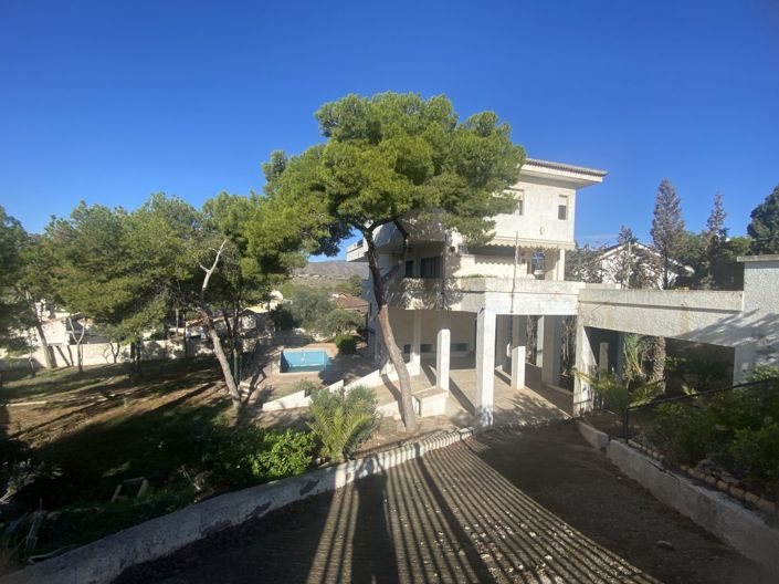 Image No.1-5 Bed Villa for sale