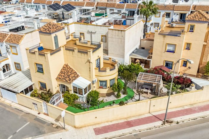 Image No.1-3 Bed Villa for sale