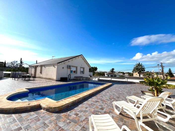 Image No.1-3 Bed Villa for sale