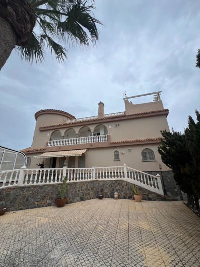 Image No.1-4 Bed Villa for sale