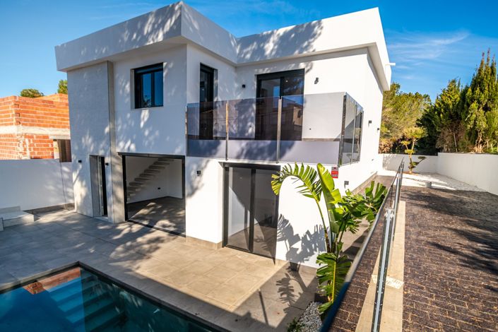 Image No.1-4 Bed Villa for sale