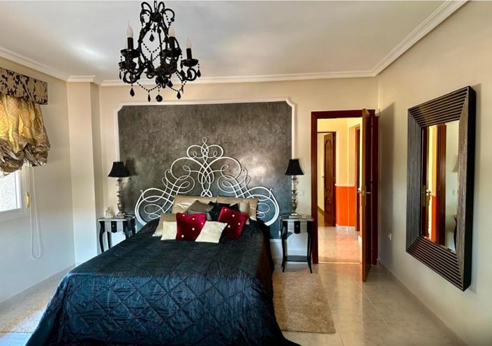 Image No.1-5 Bed Villa for sale