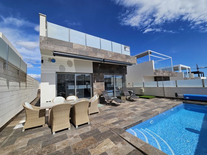 Image No.1-4 Bed Villa for sale