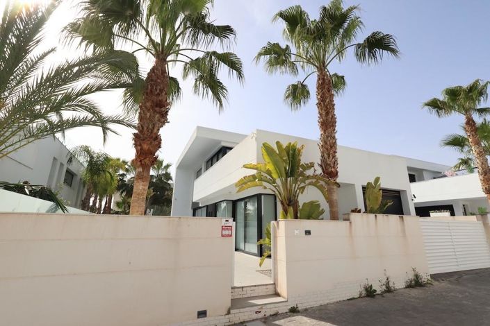 Image No.1-3 Bed Villa for sale