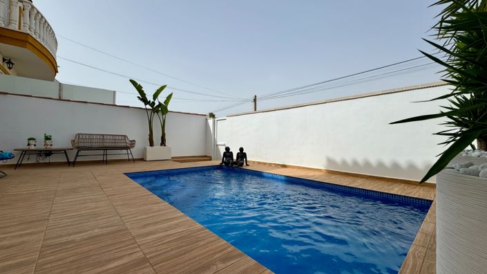 Image No.1-2 Bed Villa for sale