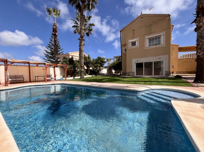 Image No.1-Villa de 5 chambres à vendre à La Zenia