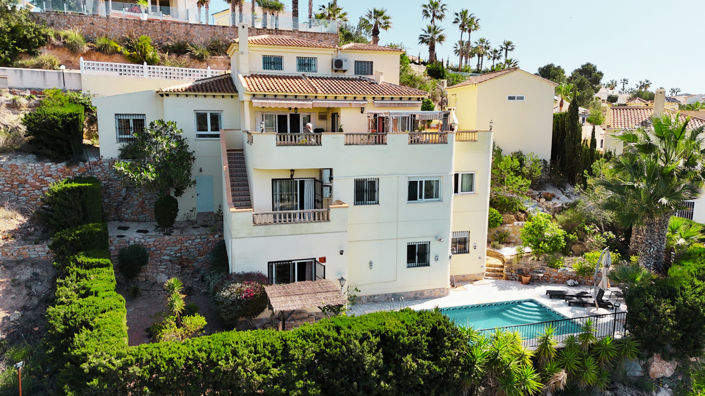 Image No.1-4 Bed Villa for sale