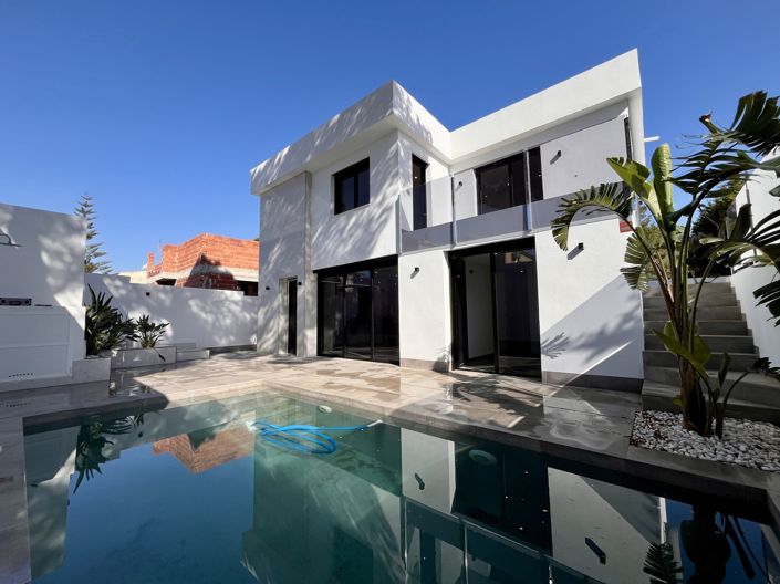 Image No.1-4 Bed Villa for sale