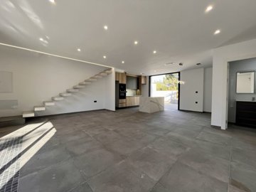 propertyimage1oz2qs8f6u20250409073545