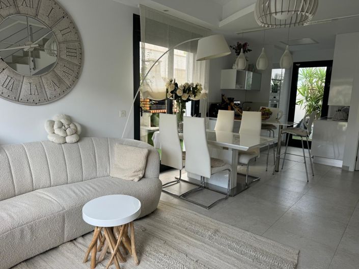 Image No.1-3 Bed House for sale