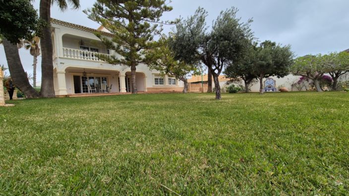 Image No.1-7 Bed Villa for sale