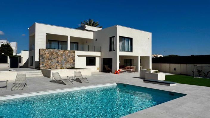 Image No.1-5 Bed Villa for sale