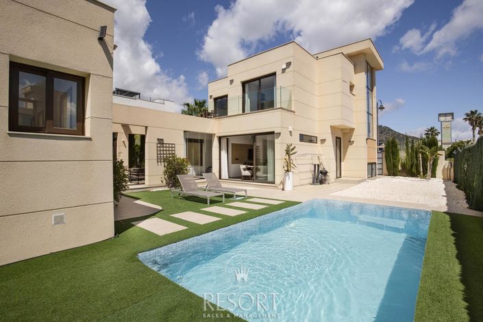 Image No.1-4 Bed Villa for sale