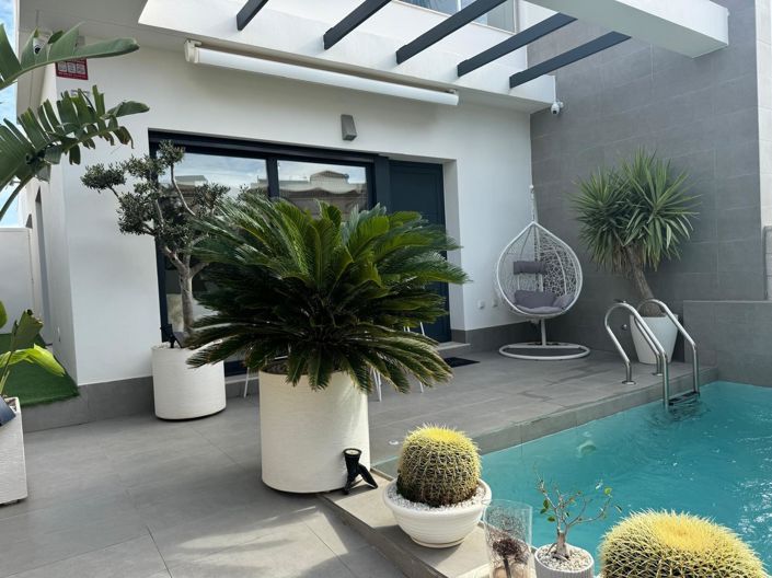 Image No.1-3 Bed Townhouse for sale
