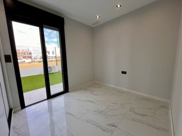 propertyimage1yktnmpc7e20250509054227