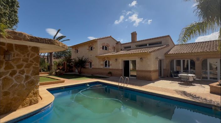 Image No.1-7 Bed Villa for sale