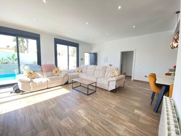 propertyimage1m8bhhuct520250513053752