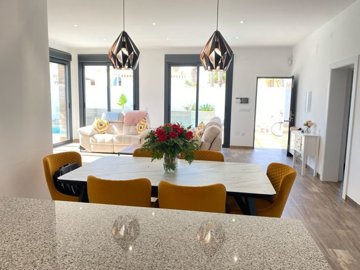 propertyimage1tryb8nahy20250513053803