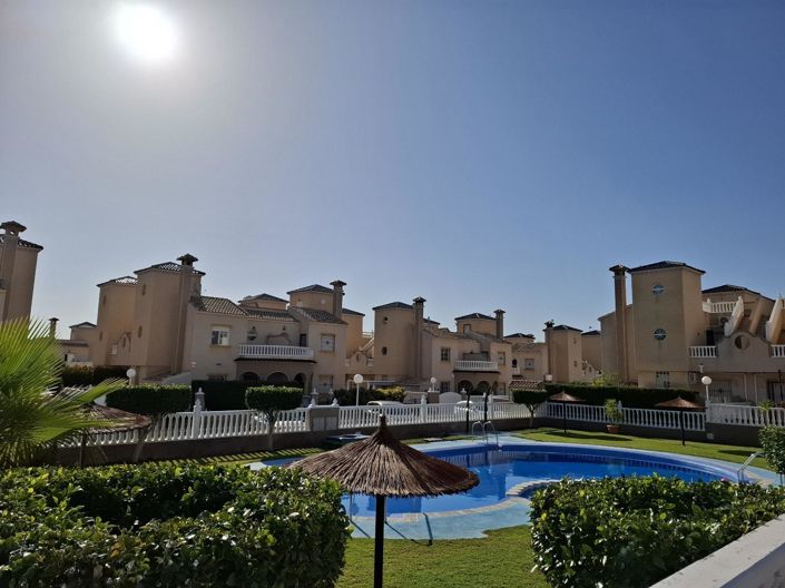 Image No.1-3 Bed House for sale