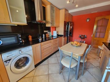 propertyimage1lhsbehacw20250417032336