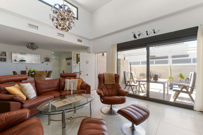 propertyimage1wlrvba0lw20250520054824