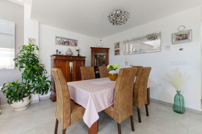 propertyimage1guwdyh4bt20250520055013