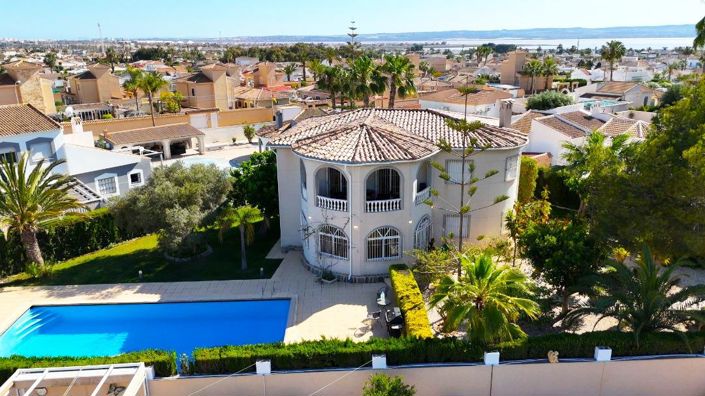 Image No.1-5 Bed Villa for sale