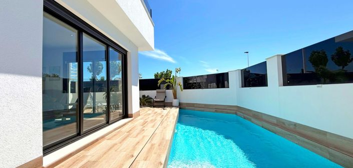Image No.1-2 Bed Villa for sale