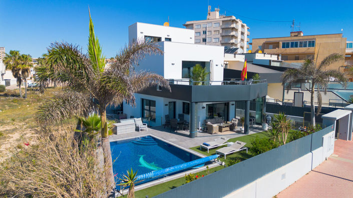 Image No.1-4 Bed Villa for sale