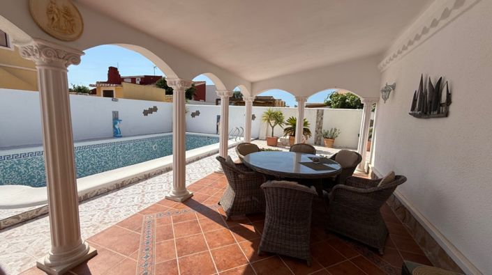 Image No.1-3 Bed Villa for sale