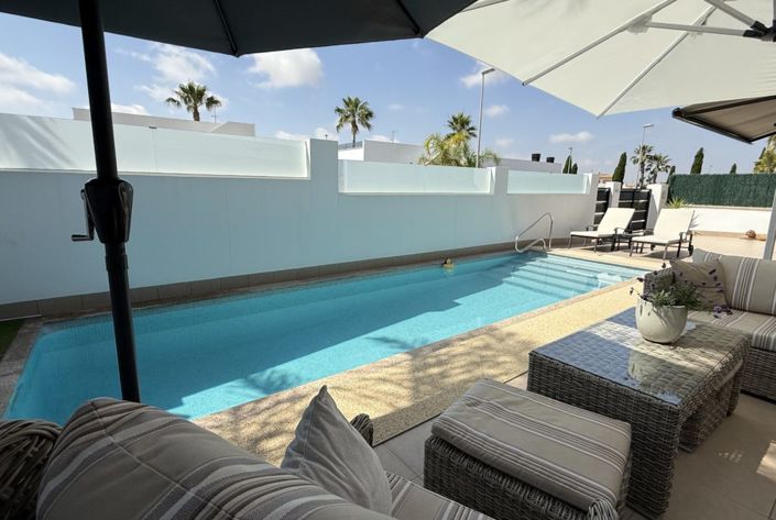Image No.1-3 Bed Villa for sale
