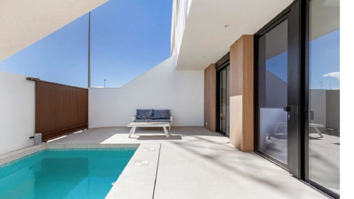 Image No.1-3 Bed Property for sale