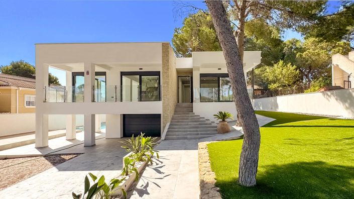 Image No.1-4 Bed Villa for sale