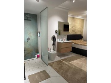 propertyimage1ycnzesdg720250619054114