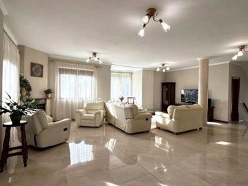 propertyimage1qqsywll6v20250622054752