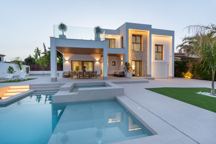 Image No.1-4 Bed Villa for sale