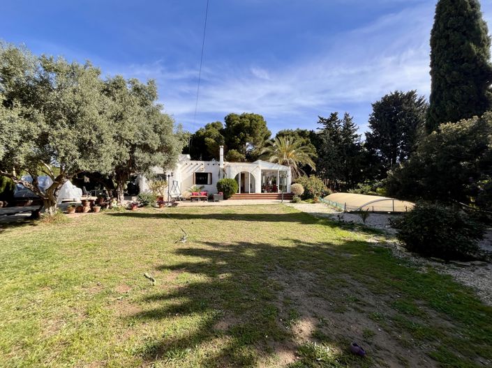 Image No.1-6 Bed Villa for sale