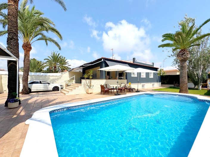 Image No.1-Villa de 4 chambres à vendre à Torrevieja