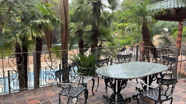 Image No.1-6 Bed Villa for sale
