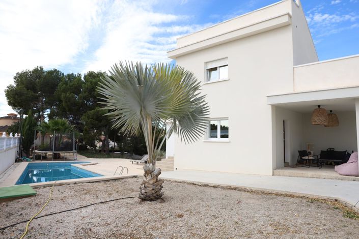 Image No.1-5 Bed Villa for sale