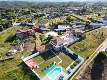 Villa / Détaché de 4 chambres à vendre à Pedrógão Grande