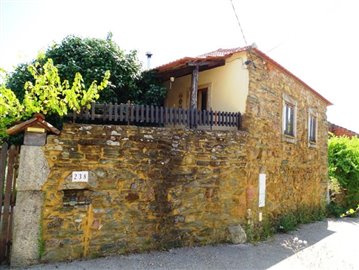 2 Bed Farmhouse for sale