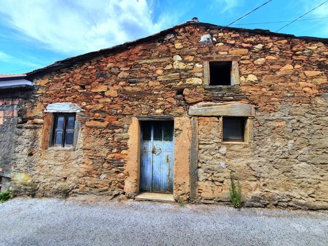 Image No.2-2 Bed Country House for sale